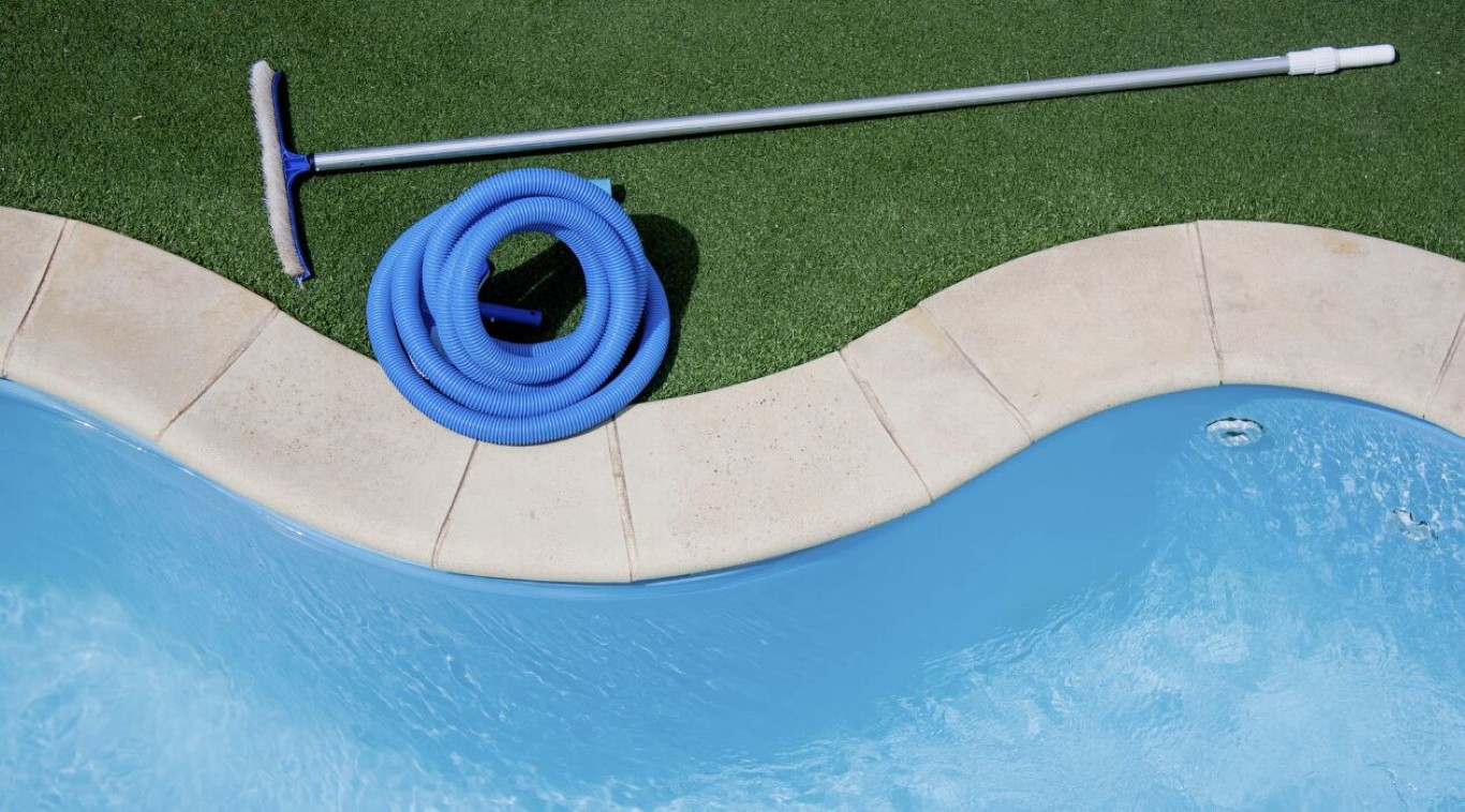 Pool vacuum hose and cleaning equipment for deep cleaning services in Duncanville, TX